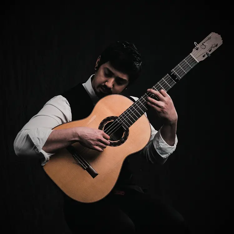 Antonio Tiriti Tran Flamenco Guitarist